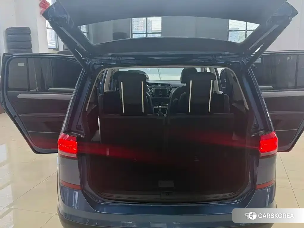 Volkswagen Touran L id 4685902 из Китая 13