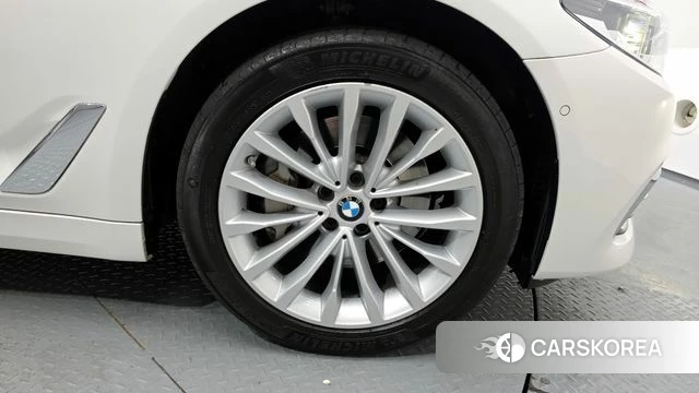 BMW 5 Series (G30) id 4410598 из Кореи 13