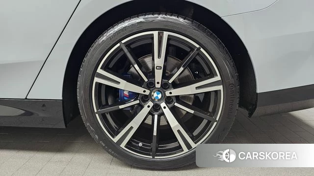 BMW 5 Series (G60) id 4571605 из Кореи 13