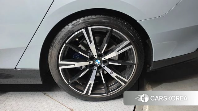 BMW 5 Series (G60) id 4584663 из Кореи 13