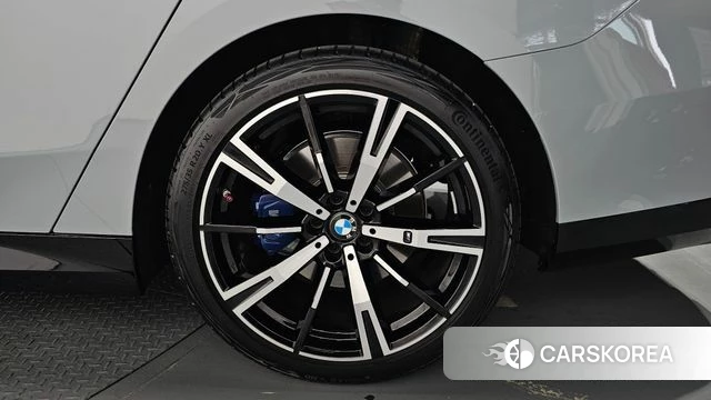 BMW 5 Series (G60) id 4480049 из Кореи 13