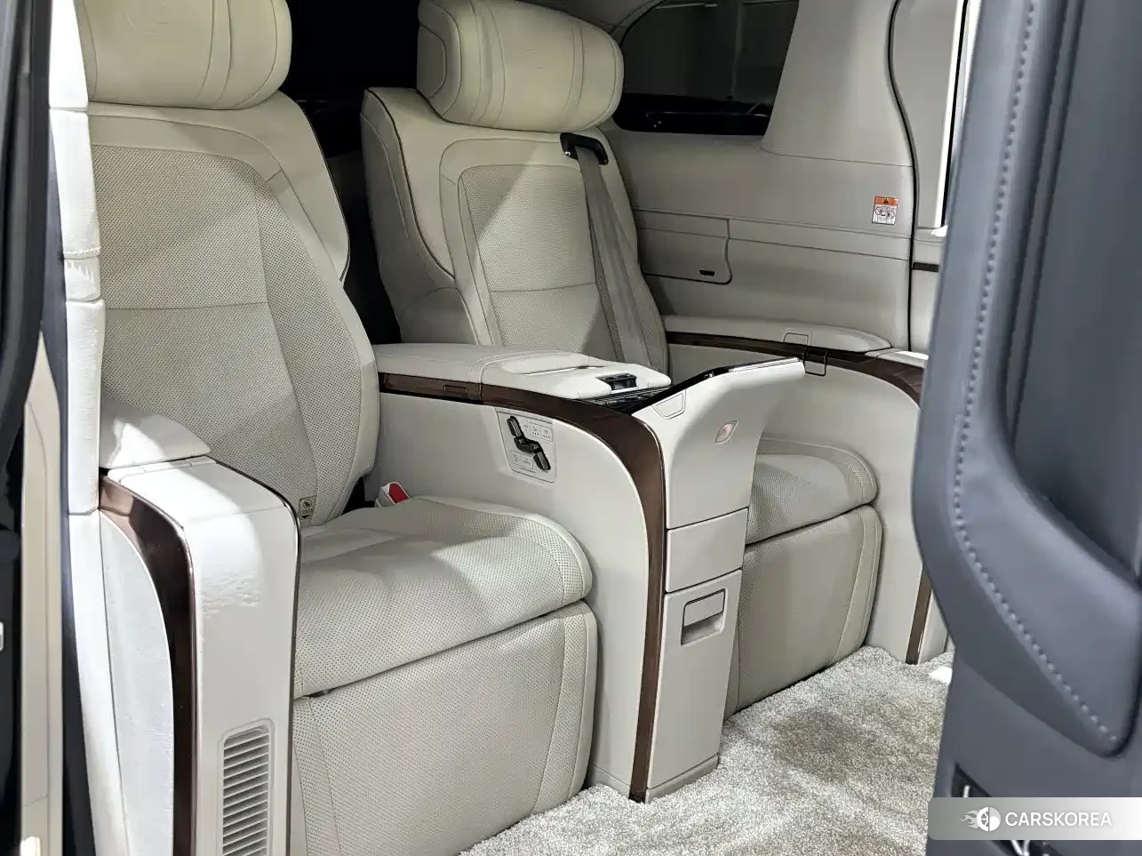 Lexus LM id 4674268 из Китая 13