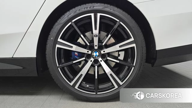 BMW 5 Series (G60) id 4589881 из Кореи 13