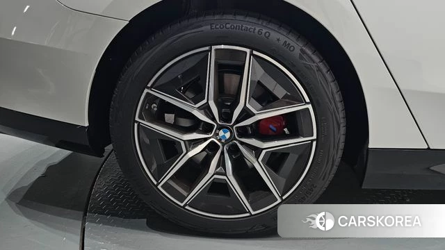 BMW 5 Series (G60) id 4242679 из Кореи 13