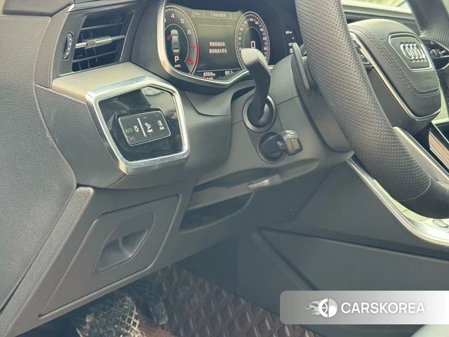 Audi A6L id 4260788 из Китая 13