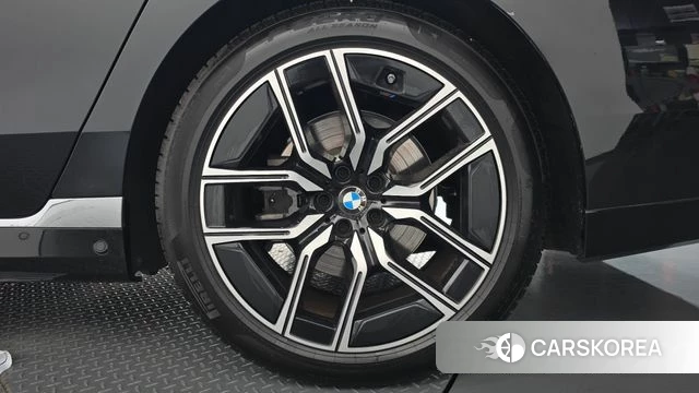 BMW 7 Series (G70) id 4893260 из Кореи 13