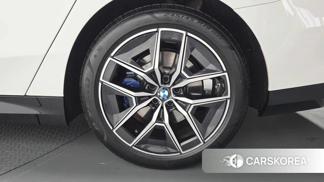 BMW 5 Series (G60) id 4279649 из Кореи 13