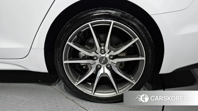 Genesis G70 id 4378096 из Кореи 13