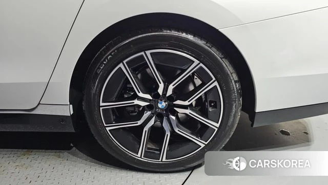 BMW 7 Series (G70) id 4248317 из Кореи 13