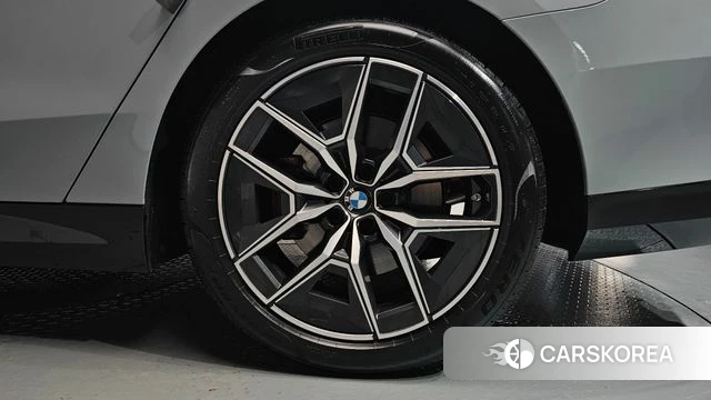BMW 5 Series (G60) id 4669928 из Кореи 13