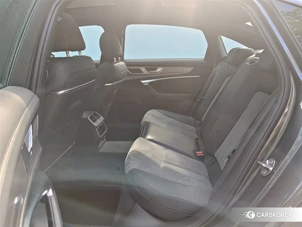Audi A6L id 4576555 из Китая 13