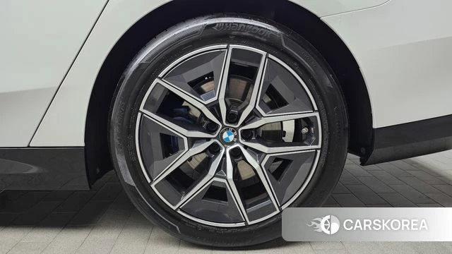 BMW 5 Series (G60) id 4516115 из Кореи 13
