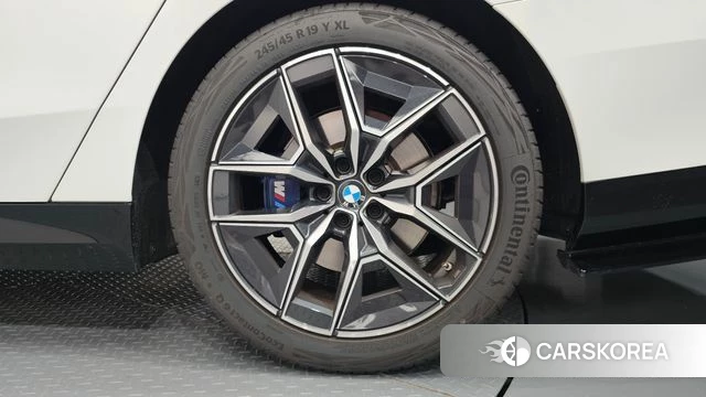 BMW 5 Series (G60) id 4853538 из Кореи 13