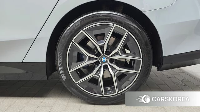 BMW 5 Series (G60) id 4374910 из Кореи 13