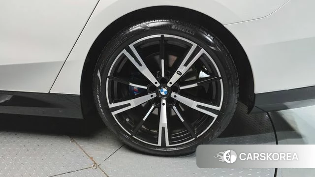 BMW 5 Series (G60) id 4710793 из Кореи 13