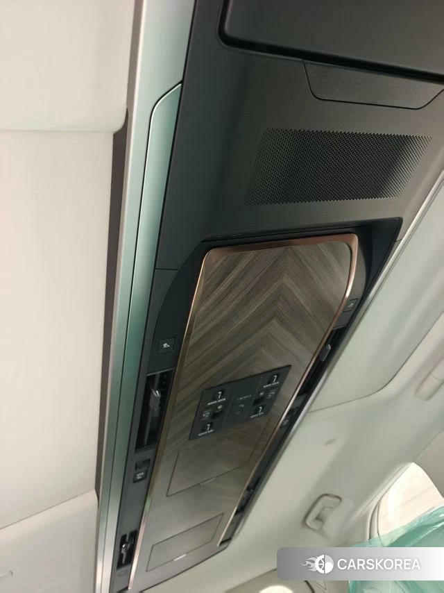 Lexus LM id 4259832 из Китая 13