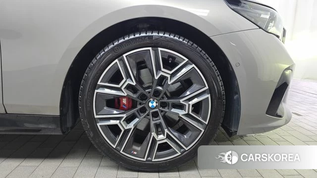 BMW 5 Series (G60) id 4487652 из Кореи 13