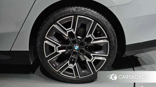 BMW 5 Series (G60) id 4762075 из Кореи 13