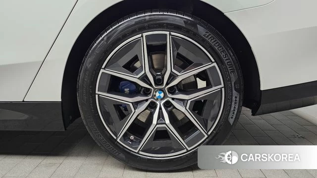 BMW 5 Series (G60) id 4474409 из Кореи 13