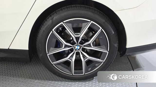 BMW 5 Series (G60) id 4630461 из Кореи 13