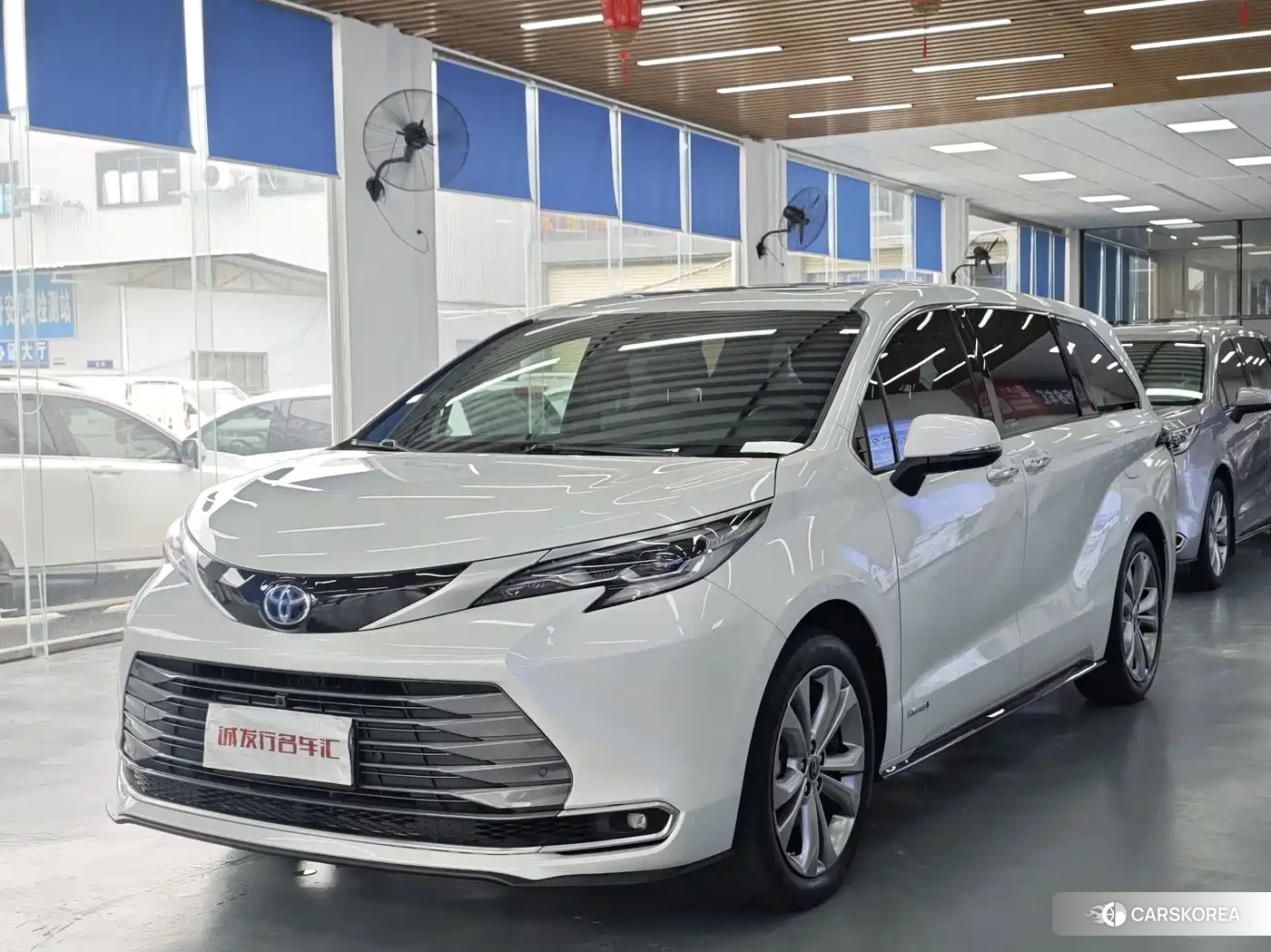 Toyota Sienna id 4599504 из Китая 13