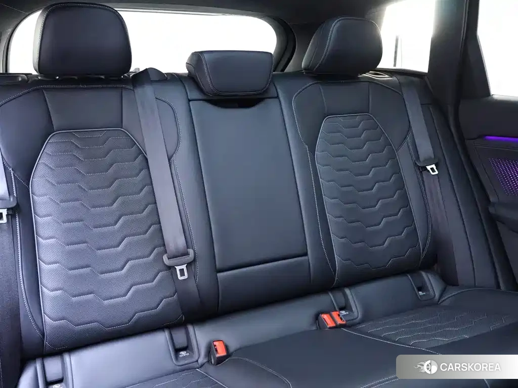 Audi Q6L id 4600385 из Китая 13