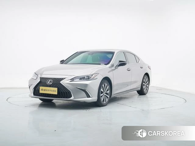 Lexus ES id 4274714 из Китая 13