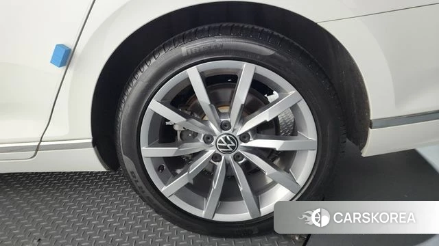 Volkswagen Passat GT (B8) id 4542125 из Кореи 13