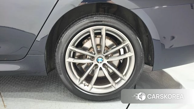 BMW 5 Series (G30) id 4543662 из Кореи 13