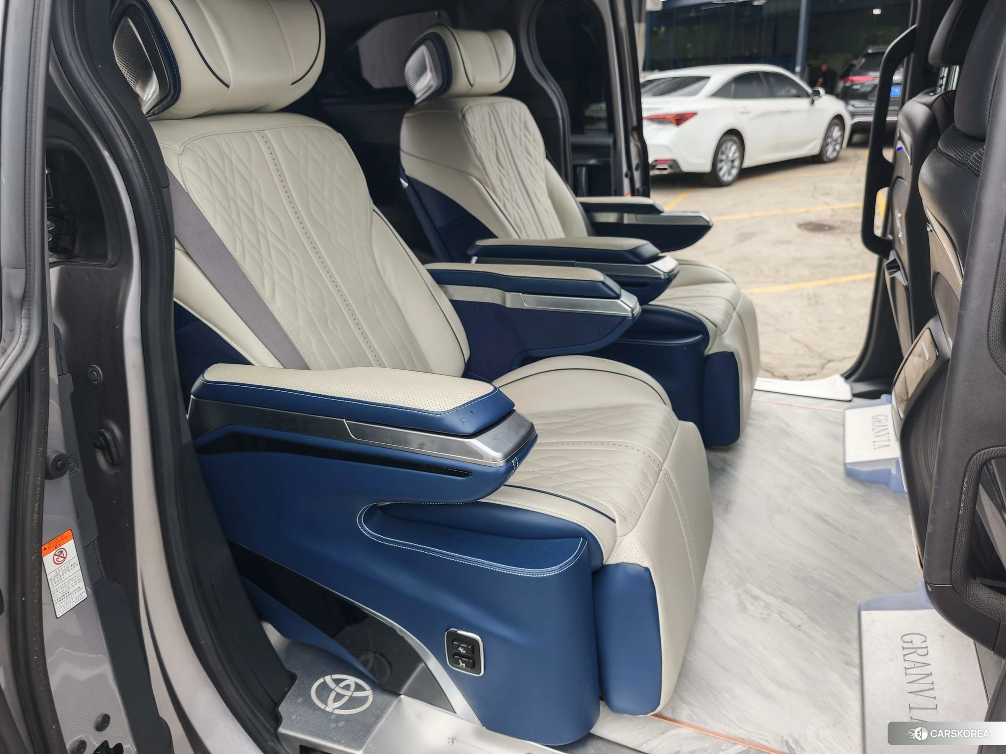 Toyota Granvia id 4514914 из Китая 13