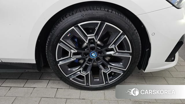 BMW 5 Series (G60) id 4710522 из Кореи 13