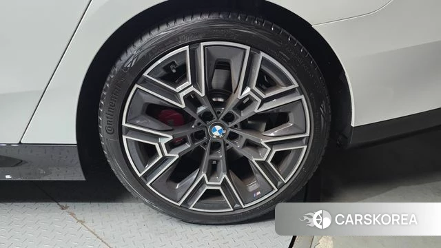 BMW 5 Series (G60) id 4634921 из Кореи 13