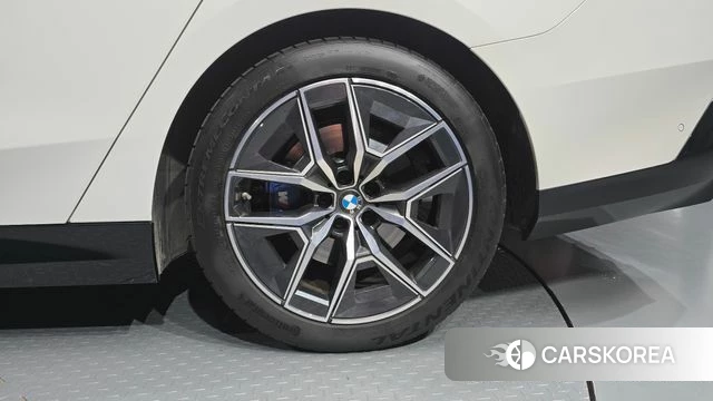 BMW 5 Series (G60) id 4590549 из Кореи 13