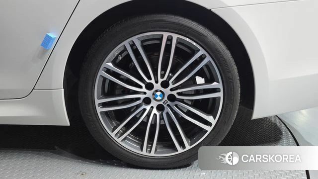 BMW 5 Series (G30) id 4339063 из Кореи 13