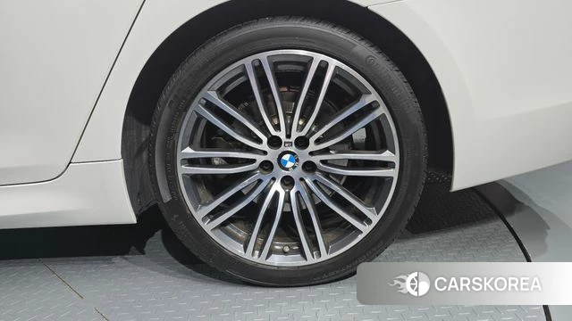 BMW 5 Series (G30) id 4657748 из Кореи 13