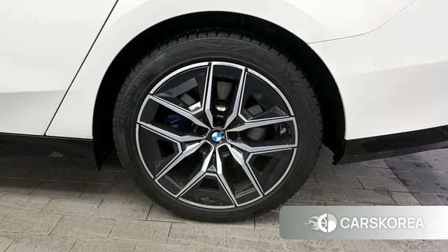 BMW 5 Series (G60) id 4280317 из Кореи 13