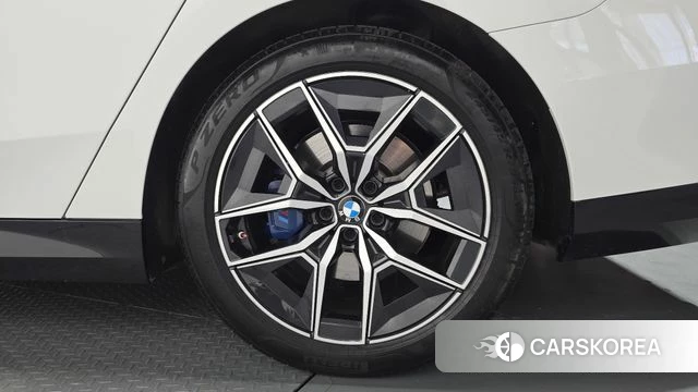 BMW 5 Series (G60) id 4432715 из Кореи 13