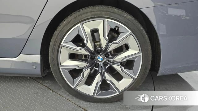 BMW i7 (G70) id 4572048 из Кореи 13