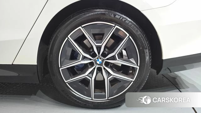 BMW 5 Series (G60) id 4292181 из Кореи 13