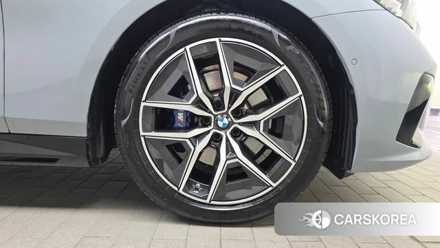 BMW 5 Series (G60) id 4870762 из Кореи 13