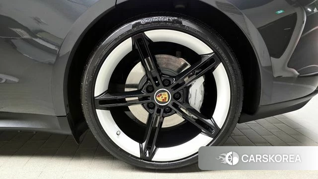 Porsche Taycan id 4244648 из Кореи 13