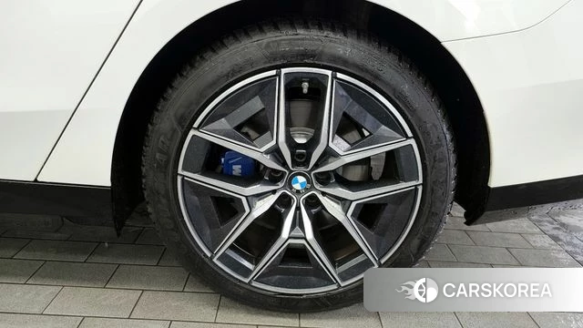 BMW 5 Series (G60) id 4349192 из Кореи 13