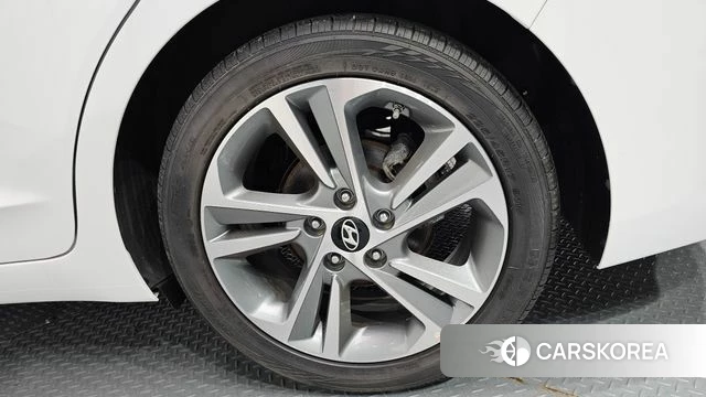 Hyundai Avante AD id 4672686 из Кореи 13