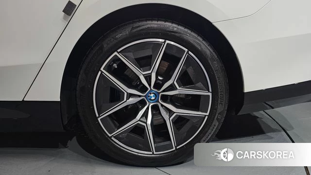 BMW i5 (G60) id 4505452 из Кореи 13