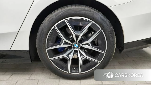 BMW 5 Series (G60) id 4292064 из Кореи 13