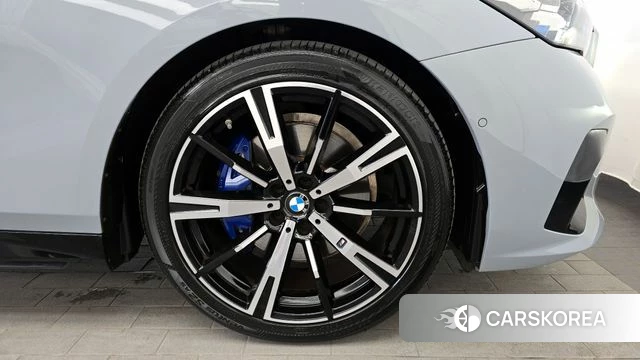 BMW 5 Series (G60) id 4308498 из Кореи 13