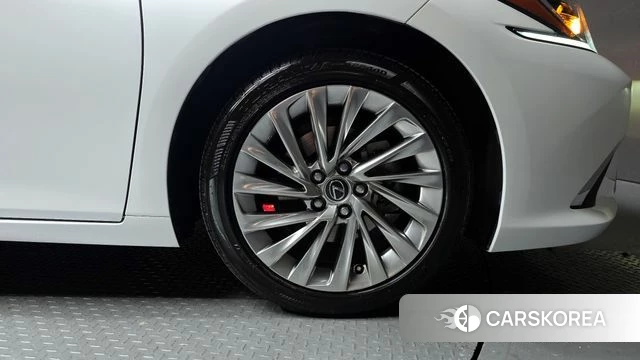 Lexus ES300h 7th generation id 4281422 из Кореи 13