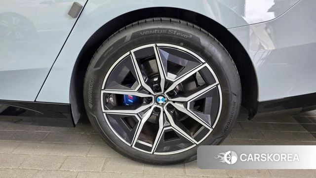 BMW 5 Series (G60) id 4548651 из Кореи 13