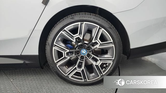 BMW 5 Series (G60) id 4571127 из Кореи 13