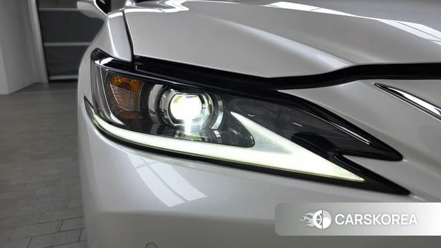 Lexus ES300h 7th generation id 4222775 из Кореи 13